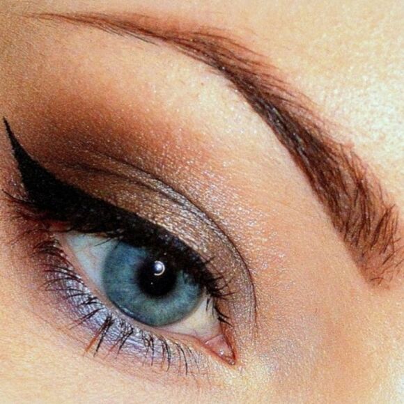 MAC Satin Finish Eyeshadow in Saddle- Golden Brown - Picture 7 of 15